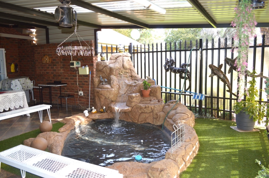 6 Bedroom Property for Sale in Doringkruin North West